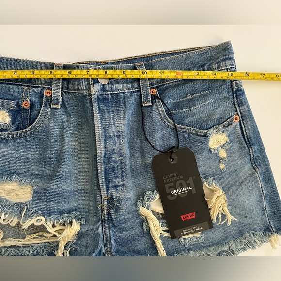 Levi’s | NWT 501 Original High Rise Distressed Denim Shorts - Picture 7 of 9